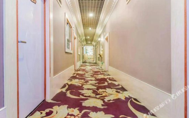 Huayi collection hotel (guiyang xintianzhai hotel)