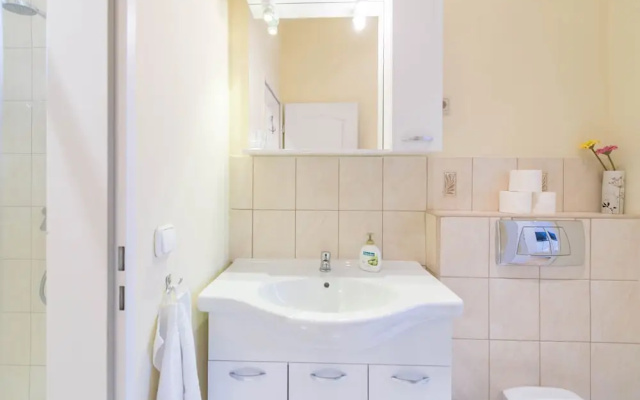Venus Apartments - Loft Room Cosy I