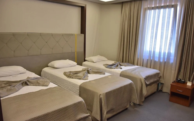 Gold Ci̇ty Hotel