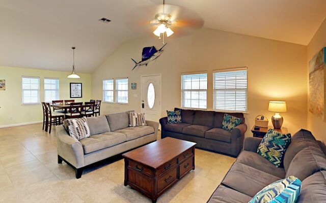 Doodle Digs - Three Bedroom Home