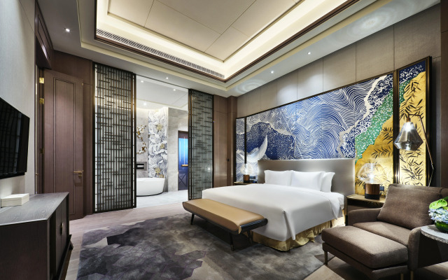 Crowne Plaza Wuxi Lake View by IHG