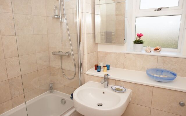 2 Bedroom Flat Close To Bristol City Centre