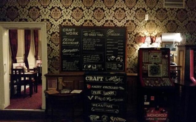 The Three Tuns Hotel Wetherspoon