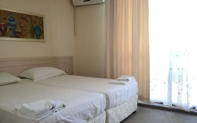 Two Bedroom Apartment with Kitchen