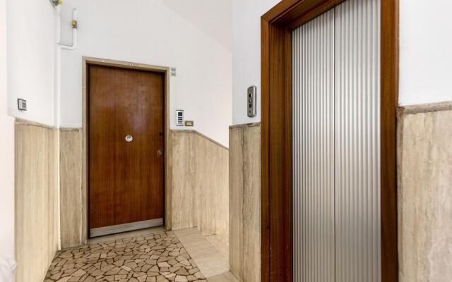 Lame 2 - Delia s Studio II in the City Center