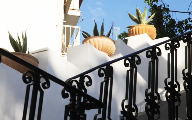 Live in Athens, Thiseio Historic House