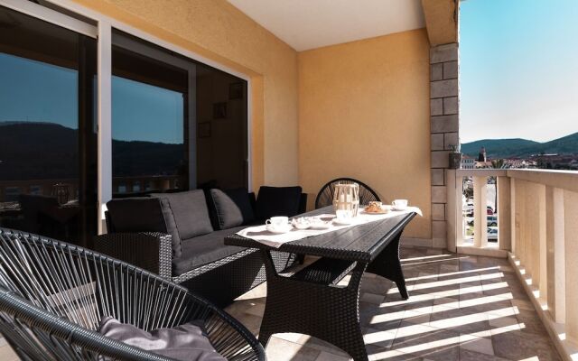 Captivating Apartment in Vela Luka With Balcony