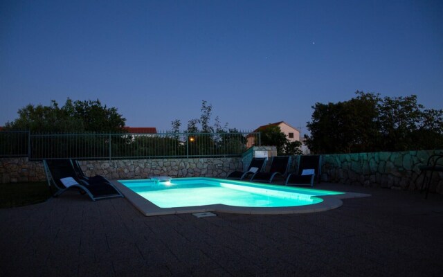 Nice Home in Pirovac With Wifi and 4 Bedrooms