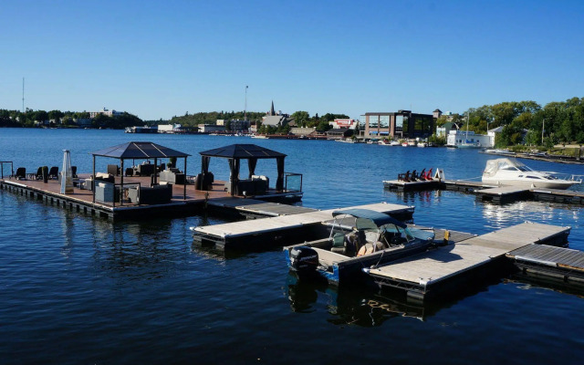 Clarion Lakeside Inn & Conference Centre