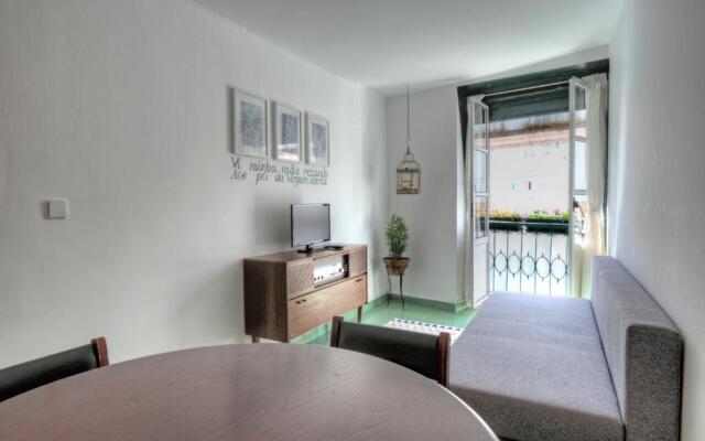 Stay local in Alfama! Alice central home, near river