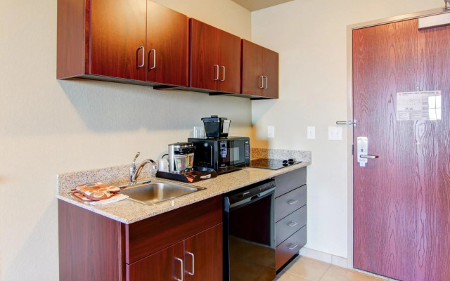 Cobblestone Inn & Suites - Brillion