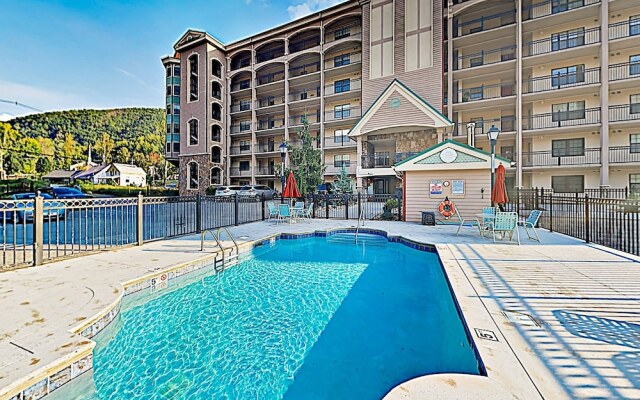 Luxe Creekside End Unit W/ Pool - Walk Downtown! 2 Bedroom Condo