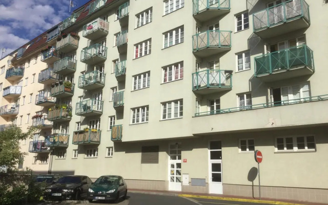 Sunny Two-story Apartment Kyje
