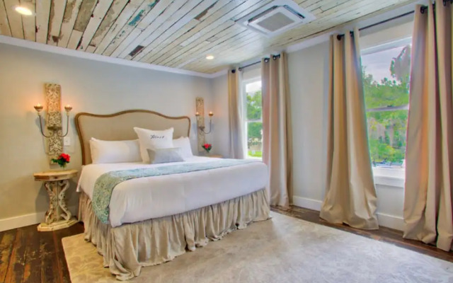 The Roost Ocean Springs