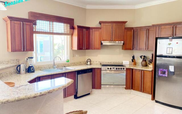3BR Stunning penthouse / Beach front