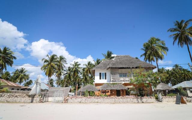 Yellow Card Apartment & Bungalow