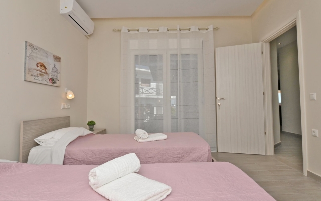 Sabbia Seafront Apartment 3 by TravelPro Servi...