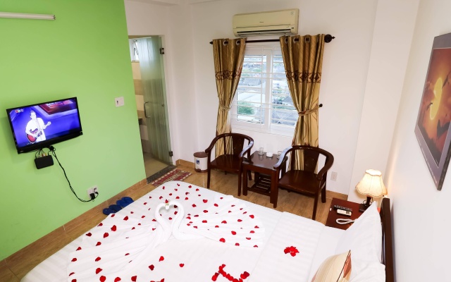 Little Gold Hotel – Guest Rooms – Da Nang