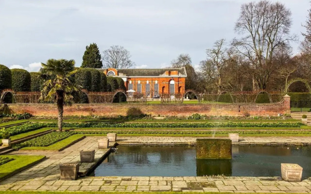 Warwick Gardens II by onefinestay