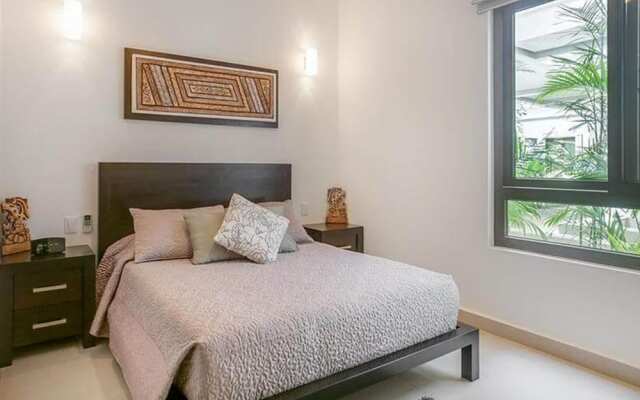 HIRA G1 Condo terrace screened by Gate48