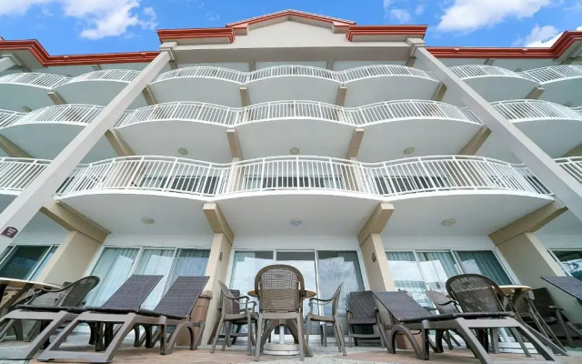 Montreal Beach Resort