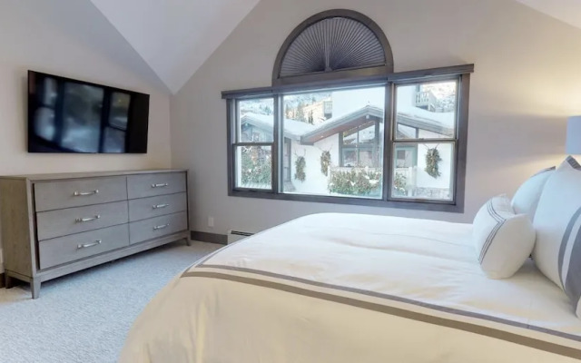 Vail Village Center Place 3 Bedroom Condo