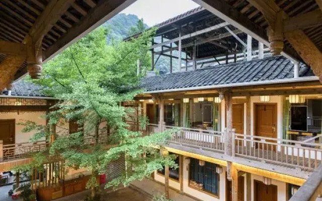 Qingchengshan Qing Lin Shan She Si Takinoyu B&B