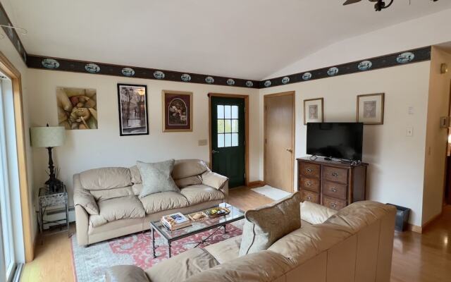 Beautiful Lakehouse with POOL TABLE by CozySuites