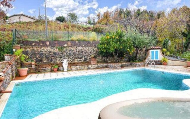 Traditional holiday home in Tremoli with private pool