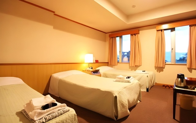 Okinawa Sunplaza Hotel – Guest Rooms – Naha