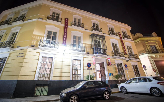 Petit Palace Santa Cruz