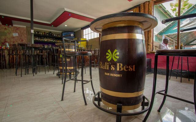 Balis Best Bar and Resort