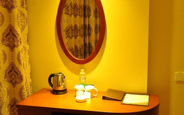 Four Seasons Qingteng Hotel (Ningbo Zhenhai New City Zhenhai Avenue Subway Station)