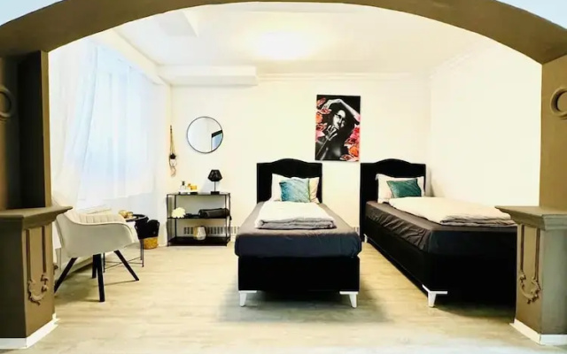Comfortable 2BR Apt for 7 Guests