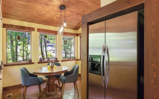 Star Haven Retreat 5 BDR Stunner!