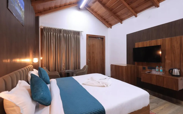 The Hoften Snowia Luxury Stay Near Bhalugarh Waterfall