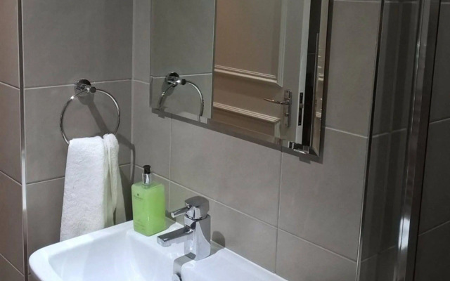 Paramount Apartments