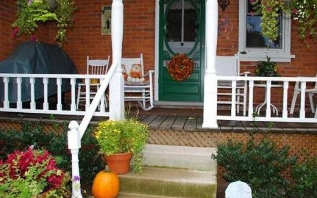 Country Doll House Bed And Breakfast
