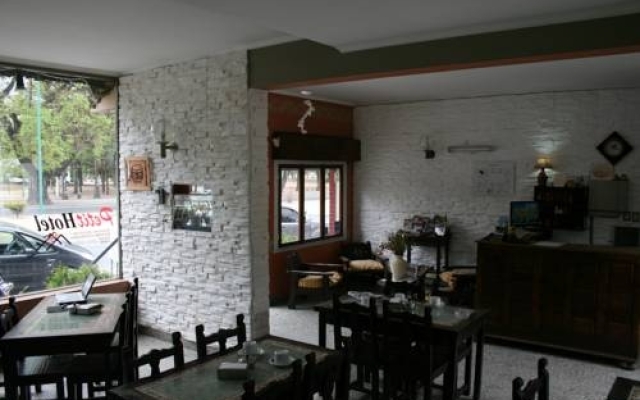 Petit Hotel