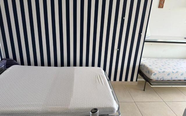 RICCIO BLU pochi passi dal mare