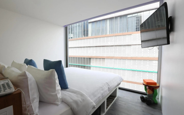 S Box Sukhumvit Hotel