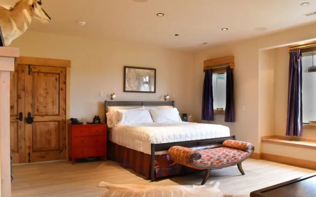 Grey Cliffs Ranch