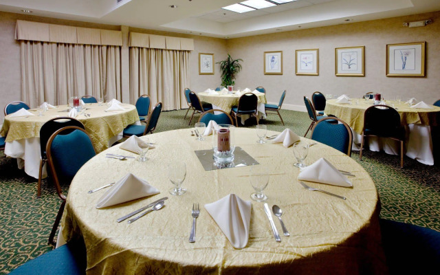 Holiday Inn Hotel & Suites Raleigh / Cary by IHG