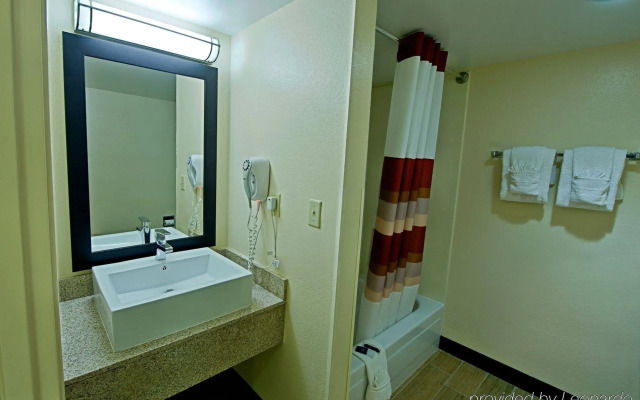 Red Roof Inn PLUS+ Gainesville