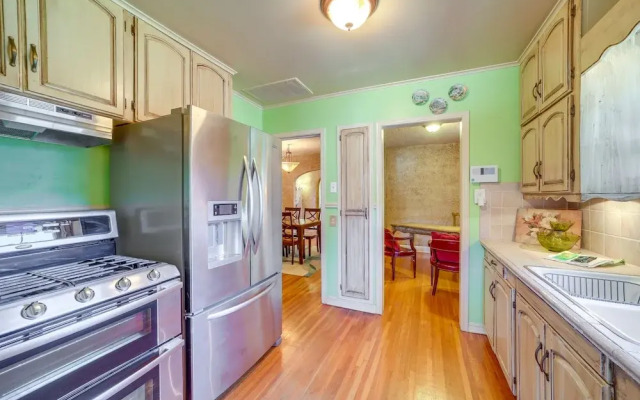 Charming Tusla Home ~ Half-mi to Expo Square!