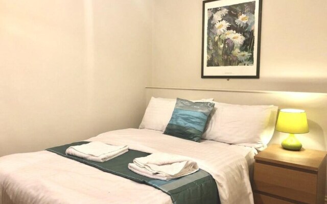 Cosy 3-bed Apartment in London