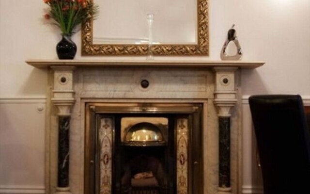 Eliot House Hotel