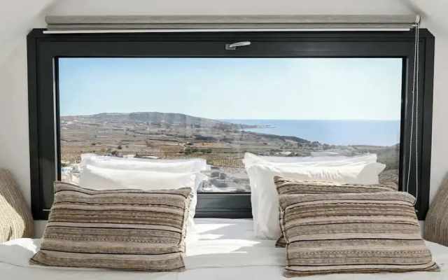 Amphora Thalassa Seaview Gem w Private Jacuzzi