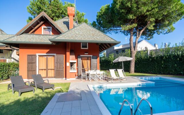 Villa in Albarella With Private Pool & Beach