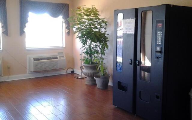 Travelers Inn & Suites